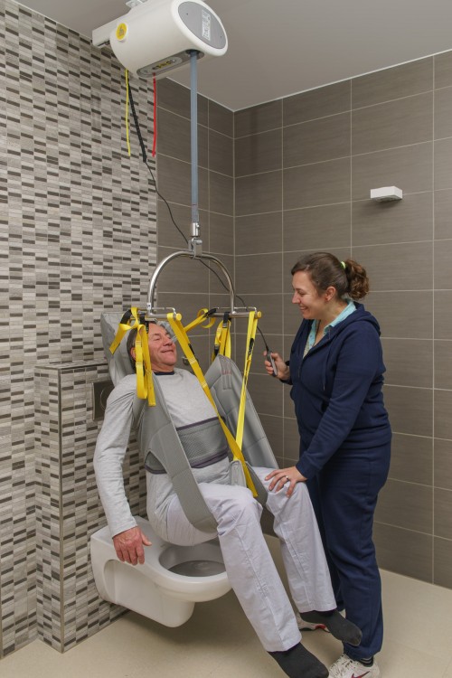 Handi-Move - Auf die Toilette - Das Handi-Move Toilettenhebetuch - Deckenlifter mit Deckenmotor , Standard-Einhängevorrichtung , Das Toilettenhebetuch mit Kopfstütze
