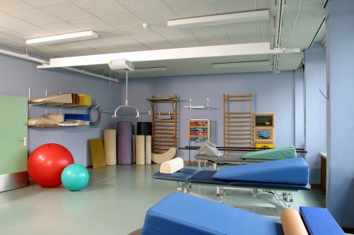 Handi-Move - Weitere Transferbedürfnisse - In der Sporthalle - Deckenlifter mit Deckenmotor , Querschienen
