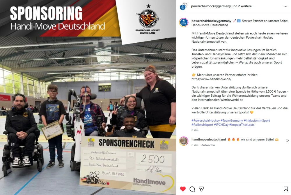 Mitglieder des TEams und von Handi-Move hinter einem übergroßen Sponsorencheck von Handi-Move über 2.500 EUR