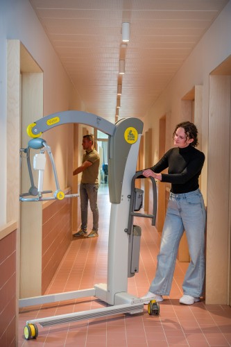 Mobile Lifter mit Kippjoch 2610 (Victor) ; Das elektrische Kippjoch - Handi-Move Patientenlifter