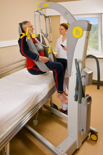 Mobile Lifter 2600 (Victor) ; Mobile Lifter mit Kippjoch 2610 (Victor) ; Das Toilettenhebetuch mit Kopfstütze ; Das Kippjoch - Handi-Move Patientenlifter