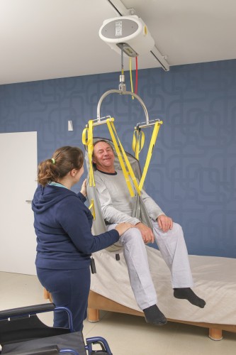 Deckenlifter mit Deckenmotor ; Standard-Einhängevorrichtung - Handi-Move Patientenlifter