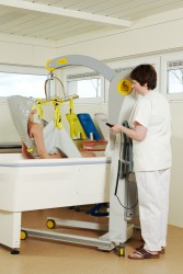 Mobile Lifter 2600 (Victor) ; Badehebetuch ; Das Badehebetuch mit Kopfstütze - Handi-Move Patientenlifter