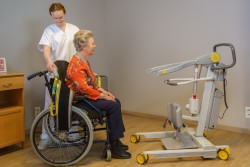 Aktivlifter / Aufstehlifter 2620 - Wenig oder keine Belastung unter den Achseln - Handi-Move Patientenlifter