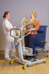 Aktivlifter / Aufstehlifter 2620 - Wenig oder keine Belastung unter den Achseln - Handi-Move Patientenlifter