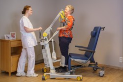 Aktivlifter / Aufstehlifter 2620 - Wenig oder keine Belastung unter den Achseln - Handi-Move Patientenlifter