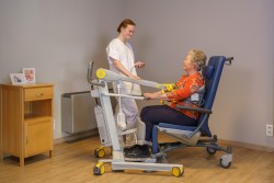 Aktivlifter / Aufstehlifter 2620 - Wenig oder keine Belastung unter den Achseln - Handi-Move Patientenlifter