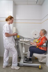 Aktivlifter / Aufstehlifter 2620 - Wenig oder keine Belastung unter den Achseln - Handi-Move Patientenlifter