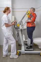 Aktivlifter / Aufstehlifter 2620 - Wenig oder keine Belastung unter den Achseln - Handi-Move Patientenlifter