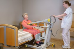 Aktivlifter / Aufstehlifter 2620 - Wenig oder keine Belastung unter den Achseln - Handi-Move Patientenlifter