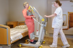 Aktivlifter / Aufstehlifter 2620 - Wenig oder keine Belastung unter den Achseln - Handi-Move Patientenlifter