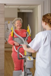 Aktivlifter / Aufstehlifter 2620 - Wenig oder keine Belastung unter den Achseln - Handi-Move Patientenlifter