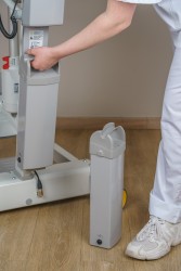Batterijbox: opladen via wandlader of losse lader - Aktivlifter / Aufstehlifter 2620 - Wenig oder keine Belastung unter den Achseln - Handi-Move Patientenlifter