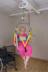 Deckenlifter mit Deckenmotor ; Digitalwaage - Handi-Move Patientenlifter