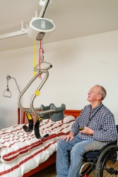 Deckenlifter mit Deckenmotor ; Deckenschienen ; Handi-Move Hebebügel® - Handi-Move Patientenlifter