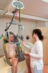 Deckenlifter mit Deckenmotor ; Das Kippjoch - Handi-Move Patientenlifter