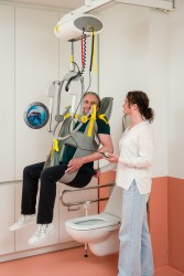 Deckenlifter mit Deckenmotor ; Das Kippjoch - Handi-Move Patientenlifter
