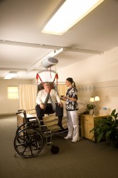 Deckenlifter mit Deckenmotor ; Deckenschienen ; Das XXL Hebetuch - Handi-Move Patientenlifter