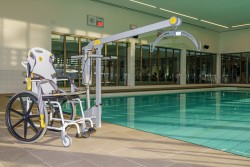 Der Schwimmbadlifter - Handi-Move Patientenlifter