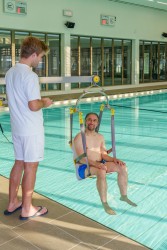 Der Schwimmbadlifter ; Sitz für Schwimmbadlifter - Handi-Move Patientenlifter