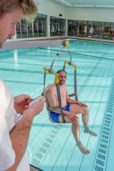 Der Schwimmbadlifter ; Sitz für Schwimmbadlifter - Handi-Move Patientenlifter