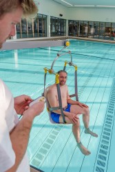 Der Schwimmbadlifter - Handi-Move Patientenlifter