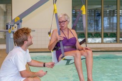 Der Schwimmbadlifter ; Sitz für Schwimmbadlifter - Handi-Move Patientenlifter