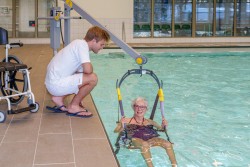 Der Schwimmbadlifter ; Sitz für Schwimmbadlifter - Handi-Move Patientenlifter