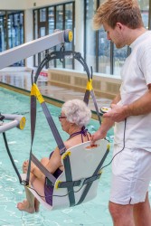 Der Schwimmbadlifter ; Sitz für Schwimmbadlifter - Handi-Move Patientenlifter