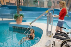 Der Schwimmbadlifter - Handi-Move Patientenlifter