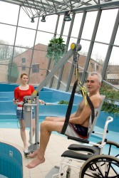 Der Schwimmbadlifter ; Badesitz ; Klassische Standard-Einhängevorrichtung - Handi-Move Patientenlifter