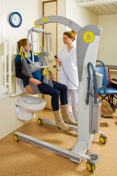 Mobile Lifter 2600 (Victor) ; Mobile Lifter mit Kippjoch 2610 (Victor) ; Das Toilettenhebetuch mit Kopfstütze ; Das Kippjoch - Handi-Move Patientenlifter