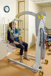 Mobile Lifter 2600 (Victor) ; Mobile Lifter mit Kippjoch 2610 (Victor) ; Toilettenhebetuch ; Das Toilettenhebetuch mit Kopfstütze ; Das Kippjoch - Handi-Move Patientenlifter