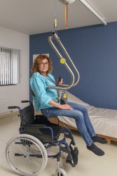 Deckenlifter mit Deckenmotor ; Handi-Move Hebebügel®