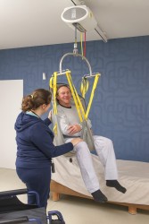 Deckenlifter mit Deckenmotor ; Standard-Einhängevorrichtung - Handi-Move Patientenlifter